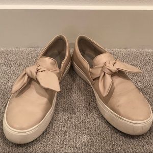 Slip-on Sneakers w/ bow